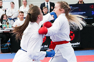 Beim Karate praktiziert Cassandra die Disziplin Kumite. © privat