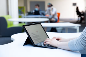 Studieninteressierte können sich ab sofort online für ein Studium an der HdM bewerben