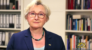 Ministerien Theresia Bauer wendet sich an die Studierenden, Foto: Screenshot YouTube  Ministerium für Wissenschaft, Forschung und Kunst Baden-Württemberg