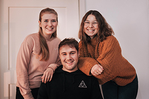 Das Projektteam von Spontanion: Louise Hörl, Sebastian Gröner und Lena-Marie Popp (v.l.n.r.), Foto: Jakob Geißele Photography