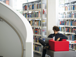 Die HdM Stuttgart bietet als einzige Hochschule Deutschlands ein CAS im Bibliothekssektor an