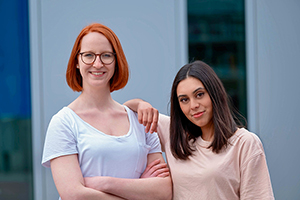 Carina Kreidler und Christina Kunz (rechts) hatten die Idee zu Rückmal während des Studiums (Foto: Daniel Bruckner)