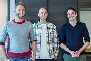 Florian Demaku (links), Adrian Hiddemann (Mitte) und David Büttner machen mit Hilfe von Software Charisma messbar (Foto: MFG Baden-Württemberg)