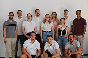 Das Projektteam (von links): Hintere Reihe: Wolfgang Gruel, Moritz Albrecht, Nele Ferdinand, Patrick Issle, Julia Kremer, Isabel Fischer, Lisa Papazois, Fabian Koch und Michael Auerbach. Vordere Reihe: Maximilian Dillitzer, Julian Schwarz und Kevin Keul (Foto: Projektgruppe) 