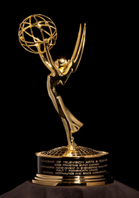 Der Emmy Award, Foto: (Uploaded by Safeguarding) NASA Goddard Space Flight Center, [CC BY 2.0 <https://creativecommons.org/licenses/by/2.0>, via Wikimedia Commons] via Wikimedia Commons 