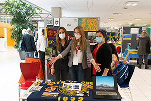 Beim "International Day" können sich Studierende über Angebote im Ausland informieren.