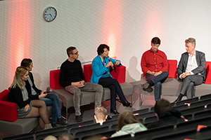 Eine Talkrunde mit Studierenden und Lehrenden zu Medien, KI und Robotik stand auf dem Programm