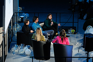 Auf dem Podium diskutierten Helene Reiner, Dario Nassal und Daniel Moßbrucker über Journalismus auf Social Media. (Fotos: Landtag BW)