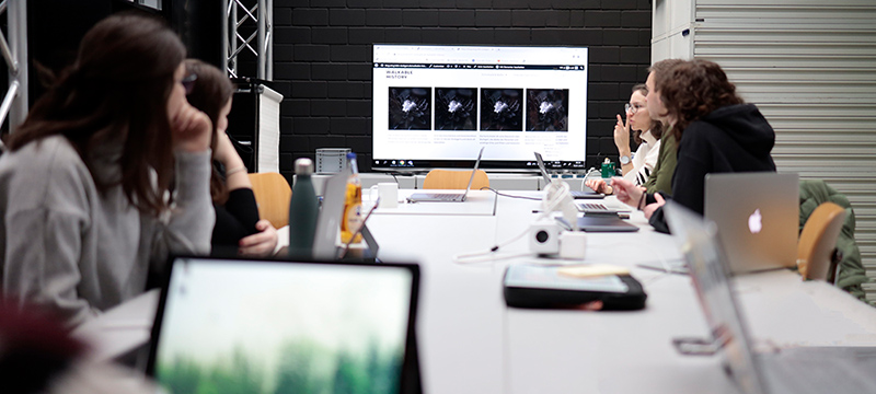 Die HdM bietet einen neuen Masterstudiengang an: Digital Design (Foto: Shannon Simpson) Die HdM bietet einen neuen Masterstudiengang an: Digital Design (Foto: Shannon Simpson)