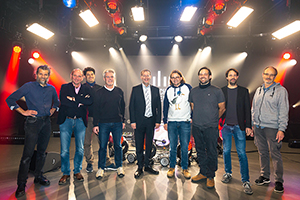 Das Team hinter dem Umbau der Studios: Matthias Adler, Prof. Dr. Burkard Michel, Prof. Stefan Grandinetti, Matthias Bürgel, Prof. Dr. Alexander W. Roos, Peter Ruhrmann, Simon Hermentin, Prof. Dr. Jan Fröhlich und Steffen Mühlhöfer (von links, Foto: Florian Müller)