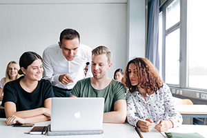 Der Studiengang vereint die Themen Management, Gesellschaft, Kreativität und Technik unter einem Dach.