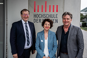HdM-Rektor Prof. Dr. Alexander W. Roos mit Prof. Dr. Petra Grimm und Minister Manfred Lucha