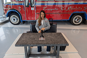 Andrea ist zu Gast im Mercedes-Benz Museum (Foto: Christian Becker-Asano)