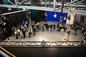 Beim Studieninfotag erhalten Schülerinnen und Schüler Einblicke in die Labore und Studios der Hochschule (Bild: Florian Müller).