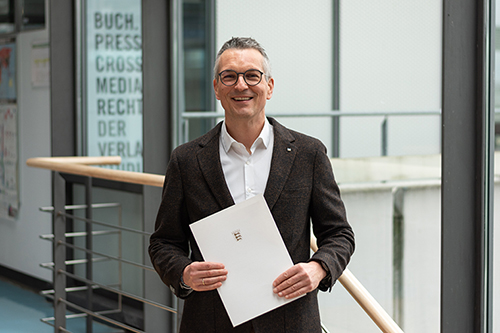 zur News Andreas Bieswanger wird Honorarprofessor