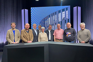 Prof. Dr. Jan Fröhlich, Prof. Dr. Burkard Michel, HdM-Rektor Prof. Dr. Alexander W. Roos, Catherine Kern, Matthias Adler, Jonathan Weiter, Prof. Dr. Jens-Uwe Hahn, Prof. Dr. Martin Fuchs und Matthias Bürgel (von links)