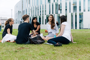 Ein besonderer Fokus des Studiums liegt auf der Ausbildung interkultureller und sozialer Kompetenzen