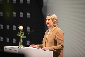 Prof. Dr. Katrin Hassenstein gratulierte im Namen der Hochschulleitung - Zur Detailansicht