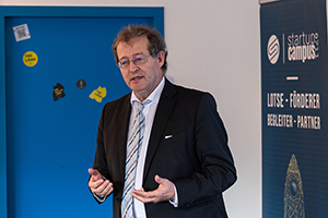 HdM-Rektor Prof. Dr. Alexander W. Roos begrüßte die Gäste an der HdM (Fotos: Felicia Glas) - Zur Detailansicht