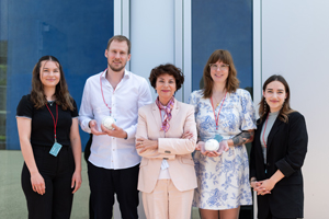 Die META-Preisträger Daniel Andrew Wunderer und Carina Schroeder mit Prof. Dr. Petra Grimm (mitte) und den Laudatorinnen Katharina Siebecke-Yrisarry und Jasmin Müller (außen) (Fotos: Felicia Glas)