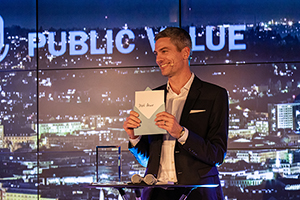 Prof. Ingo Zamperoni moderierte die Veranstaltung