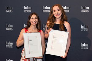 Anna Hoch und Stella Schmid erhielten den Sozialpreis (von links, Foto: Felicia Glas)