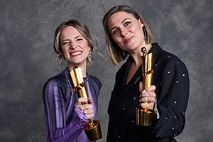 Ausgezeichnet: Annika Klatt (links) und Cosima Vellenzer (Foto: Clemens Porikys)