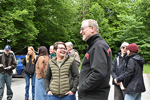 Die Studierenden waren in mehreren Fallregionen unter dem Motto „Mein Wald. Dein Wald. Kein Wald.” im Einsatz (Foto: Johanna Blessinger)