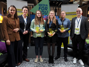 Eva Flecken (Direktorin der Medienanstalt Berlin Brandenburg), Dominique Hoffmann (Direktorin Produktion und Technik des Westdeutschen Rundfunks), Maike Kaiser (1. Preis 2024), HdM-Alumna Lea Piaskowski (2. Preis 2024), Sarah Rotter (3. Preis 2024), Michael Eberhard (Direktor Technik und Produktion SWR)