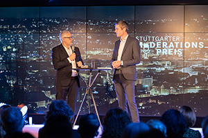Prof. Stephan Ferdinand mit Prof. Ingo Zamperoni bei der Verleihung des Stuttgarter Moderationspreises