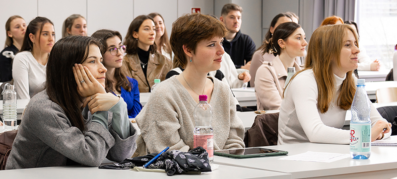 Bis zum 15. Januar können sich Studieninteressierte noch für einen Studienplatz an der HdM bewerben (Foto: HdM Stuttgart/Julian Ullrich)