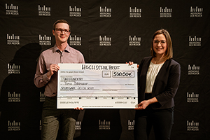 Timo Bihlmaier erhielt den „Hochschulpreis“ von Johanna Kutter