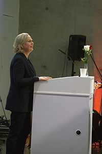 Prorektorin Prof. Dr. Katrin Hassenstein gratulierte den Absolventinnen und Absolventen im Namen der Hochschulleitung