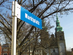 Eupen, Hauptstadt der Deutschsprachigen Gemeinschaft: Marktplatz mit St.-Nikolaus-Kirche (Fotos: Oliver Zöllner) Eupen, Hauptstadt der Deutschsprachigen Gemeinschaft: Marktplatz mit St.-Nikolaus-Kirche (Fotos: Oliver Zöllner)
