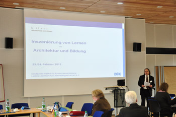 Bei der Eröffnung der Tagung (Foto: Thomas Vollmer, DIE) Bei der Eröffnung der Tagung (Foto: Thomas Vollmer, DIE)