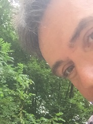 Selfies sind längst ubiquitär. Sie können künstlerischer Ausdruck von Identitäten sein. Sie können stören. Sie können auch belästigen oder gar gefährden. In jedem Fall sind sie ein Thema für die #DigitaleEthik. (Foto: Oliver Zöllner) Selfies sind längst ubiquitär. Sie können künstlerischer Ausdruck von Identitäten sein. Sie können stören. Sie können auch belästigen oder gar gefährden. In jedem Fall sind sie ein Thema für die #DigitaleEthik. (Foto: Oliver Zöllner)