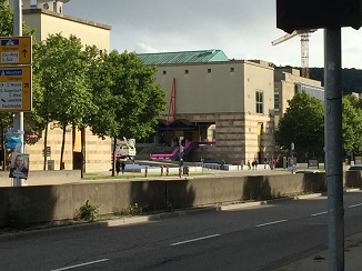 ... und das mindestens ebenso schöne Stuttgart (hier der Blick auf das Haus der Geschichte Baden-Württembergs) waren Orte kritischer Diskussionen. (Screenshot/Fotos: Oliver Zöllner)