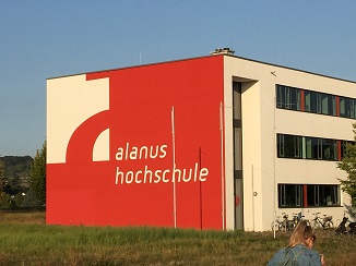 Die Alanus-Hochschule für Kunst und Gesellschaft in Alfter bei Bonn liegt durchaus idyllisch.