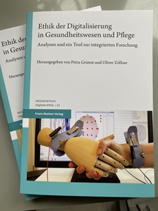 Der Band 'Ethik der Digitalisierung in Gesundheitswesen und Pflege' ist 2025 als Band 21 der Schriftenreihe 'Medienethik | Digitale Ethik' erschienen (Foto: Oliver Zöllner). Der Band 'Ethik der Digitalisierung in Gesundheitswesen und Pflege' ist 2025 als Band 21 der Schriftenreihe 'Medienethik | Digitale Ethik' erschienen (Foto: Oliver Zöllner).