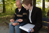 Ein Usability-Test mit einer älteren Testperson (Foto: UID) Ein Usability-Test mit einer älteren Testperson (Foto: UID)