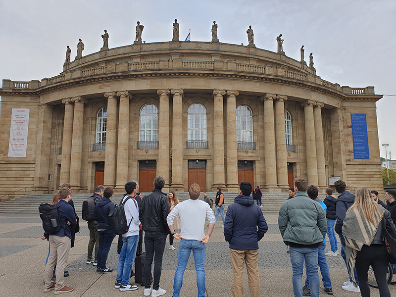 Studierende beim Stadtbesuch in Stuttgart City